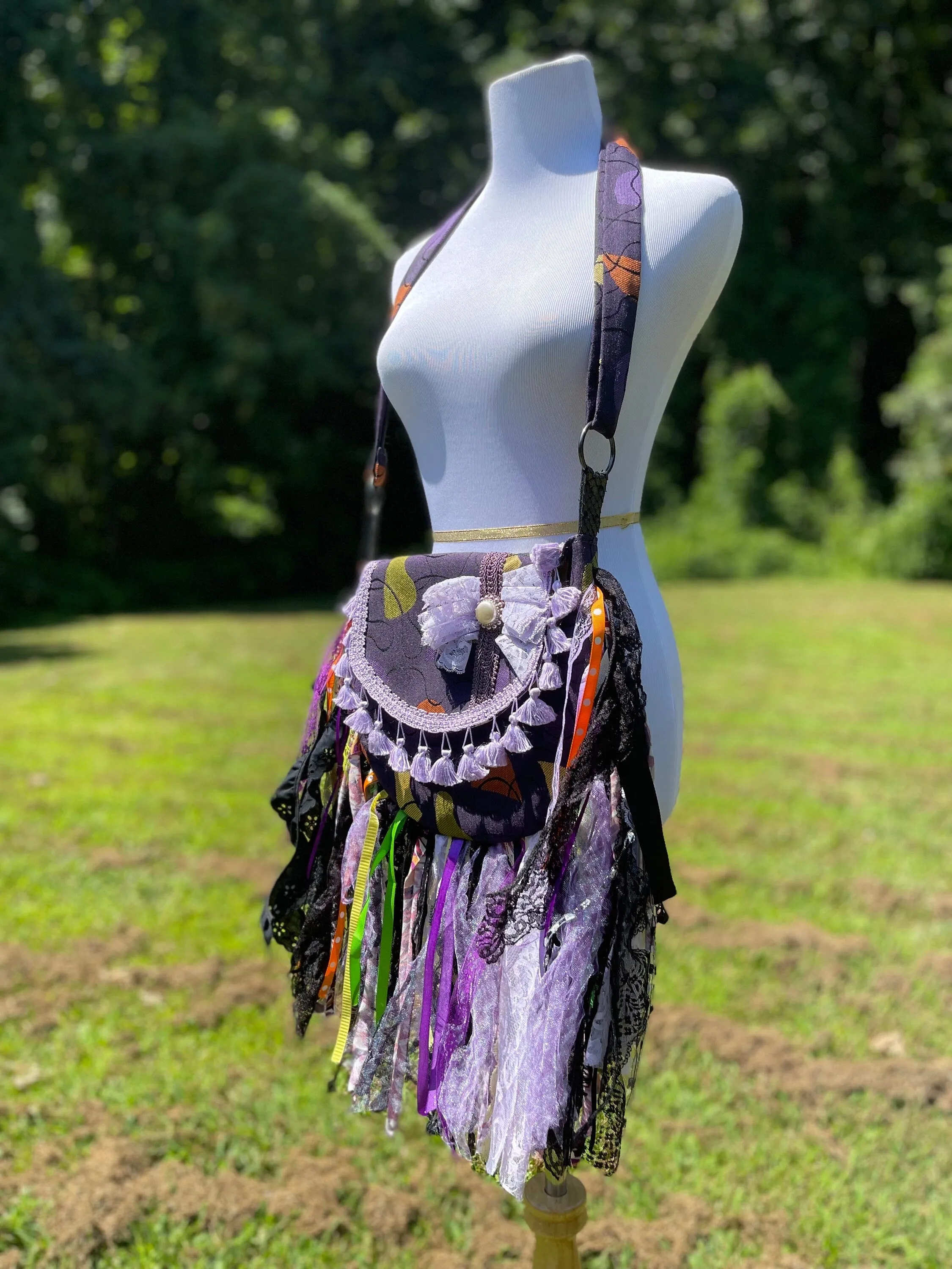 Trendy Fringe Bag - Perfect for Festivals, Hippie Inspired, Boho Chic Handbag